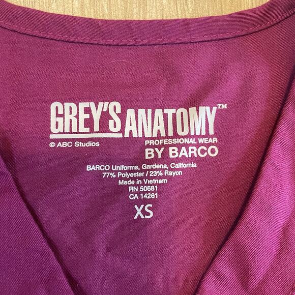Grey’s Anatomy by Barco Scrub Top XS Wine Purple V-Neck Nursing Uniform Pocket - Picture 4 of 7